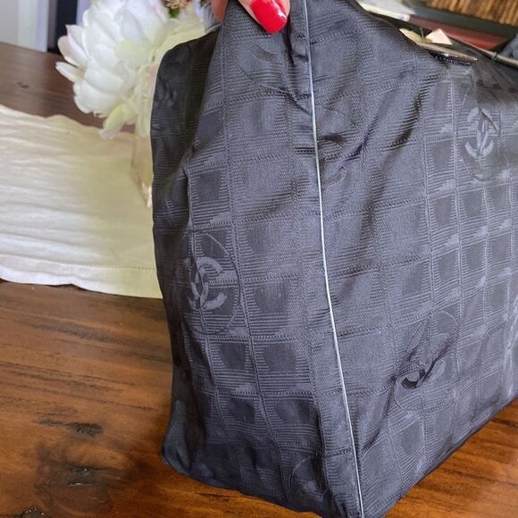 Chanel tote nylon bag excellent used condition - Picture 7 of 12